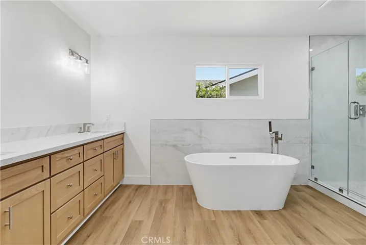 Primary bath w/soaking tub