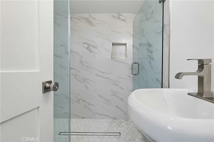 Full bath off laundry room