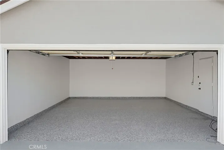 Drywalled garage w/lights & epoxy floor