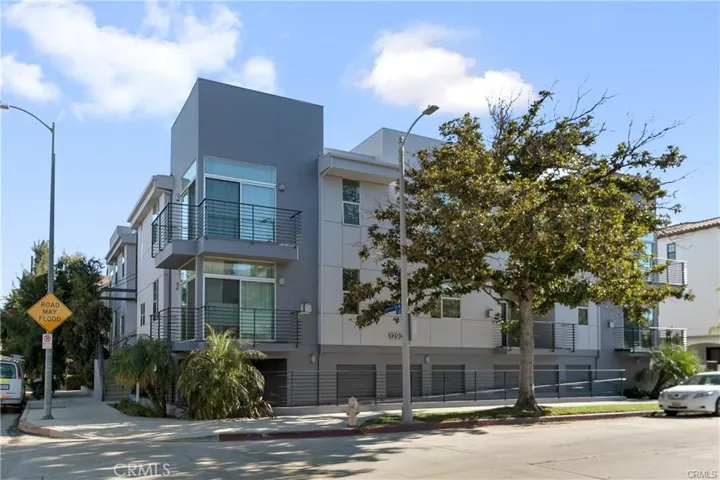 12908 Bloomfield 103, Studio City, California 91604