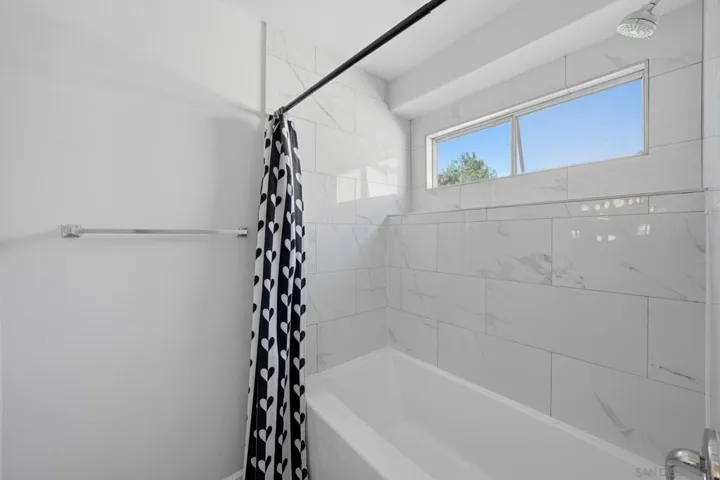 4883 Jarrett, San Diego, California 92113