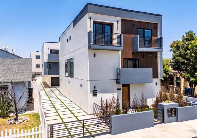 11313 Collins Street 11311-1, North Hollywood, California 91601