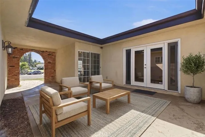 Courtyard - Staged