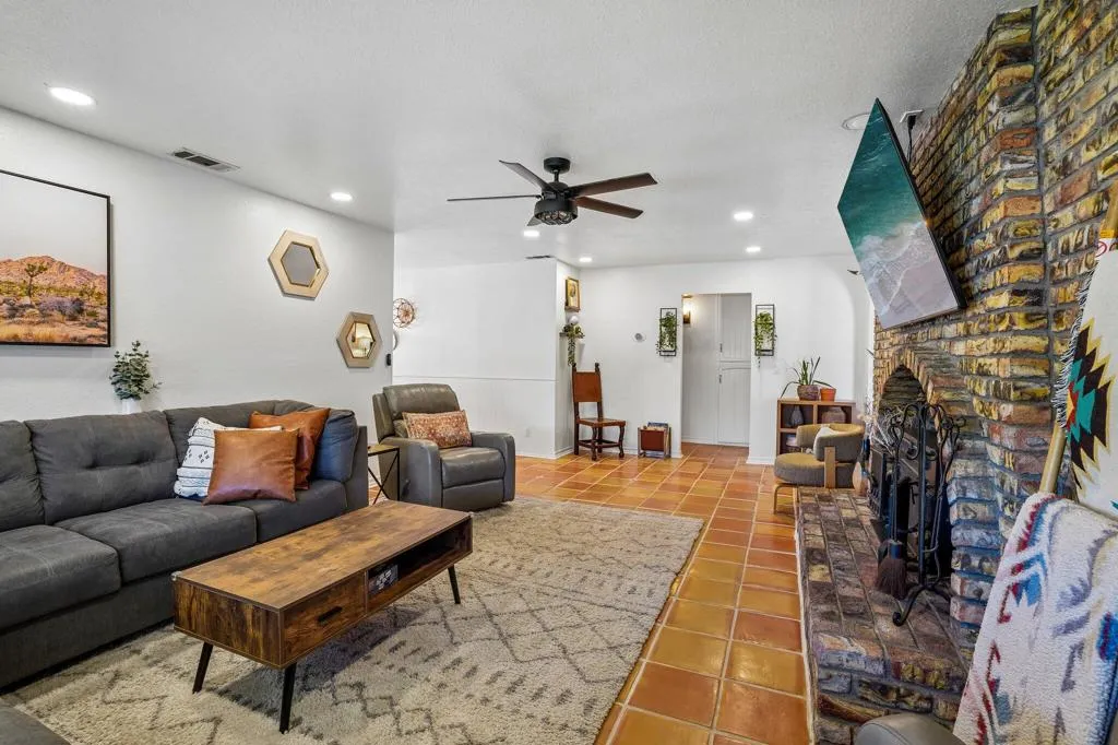 10-web-or-mls-Warren Vista Ave-S1706-010