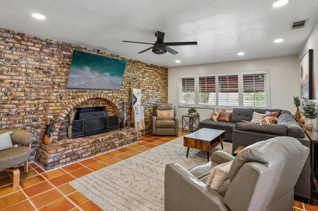 7-web-or-mls-Warren Vista Ave-S1706-007