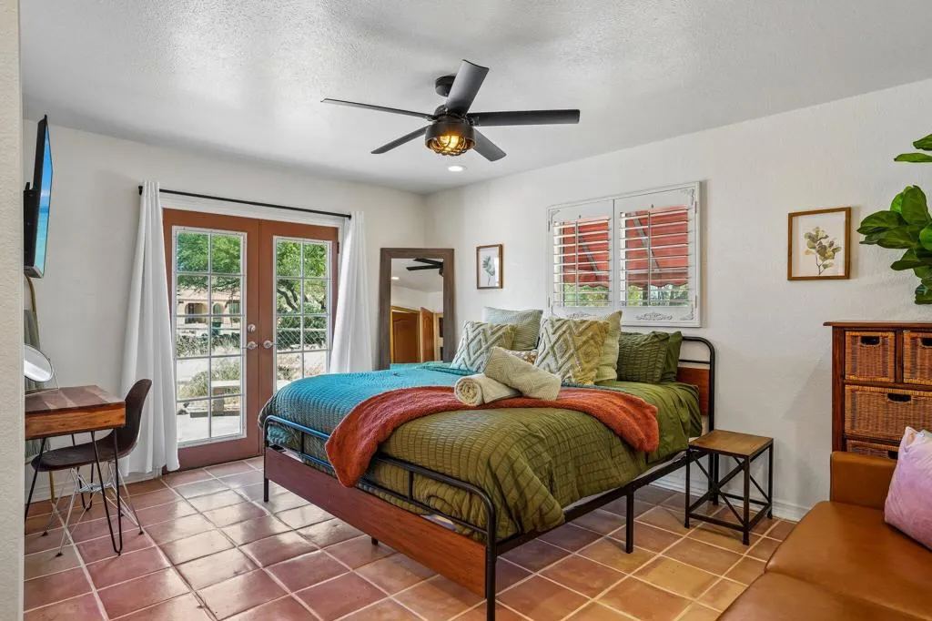 21-web-or-mls-Warren Vista Ave-S1706-021