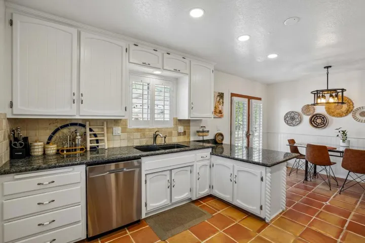 15-web-or-mls-Warren Vista Ave-S1706-015