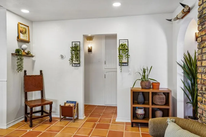 9-web-or-mls-Warren Vista Ave-S1706-009