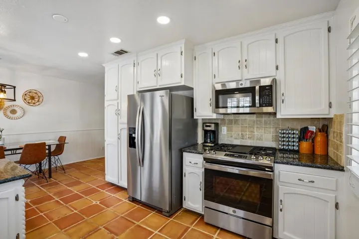 16-web-or-mls-Warren Vista Ave-S1706-016