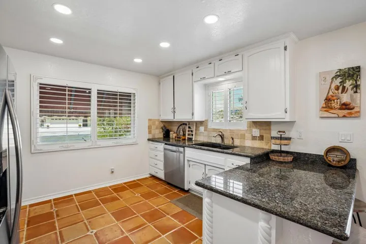 13-web-or-mls-Warren Vista Ave-S1706-013