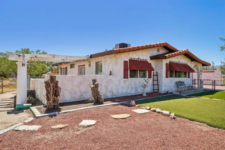 3-web-or-mls-Warren Vista Ave-S1706-003