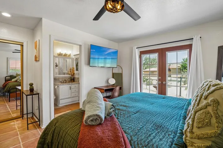 24-web-or-mls-Warren Vista Ave-S1706-024