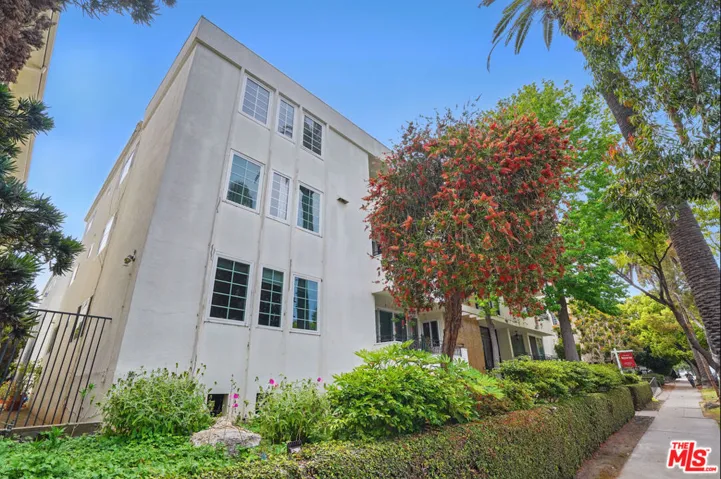 930 3rd Street 303, Santa Monica, California 90403