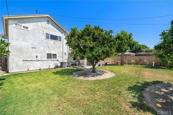 Large park-like backyard with tranquil garden setting