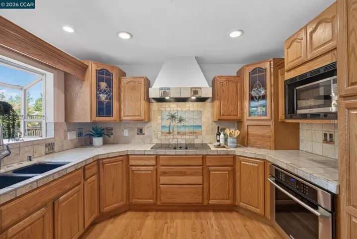 827 Wilmore Ave, Concord, California 94518-2218