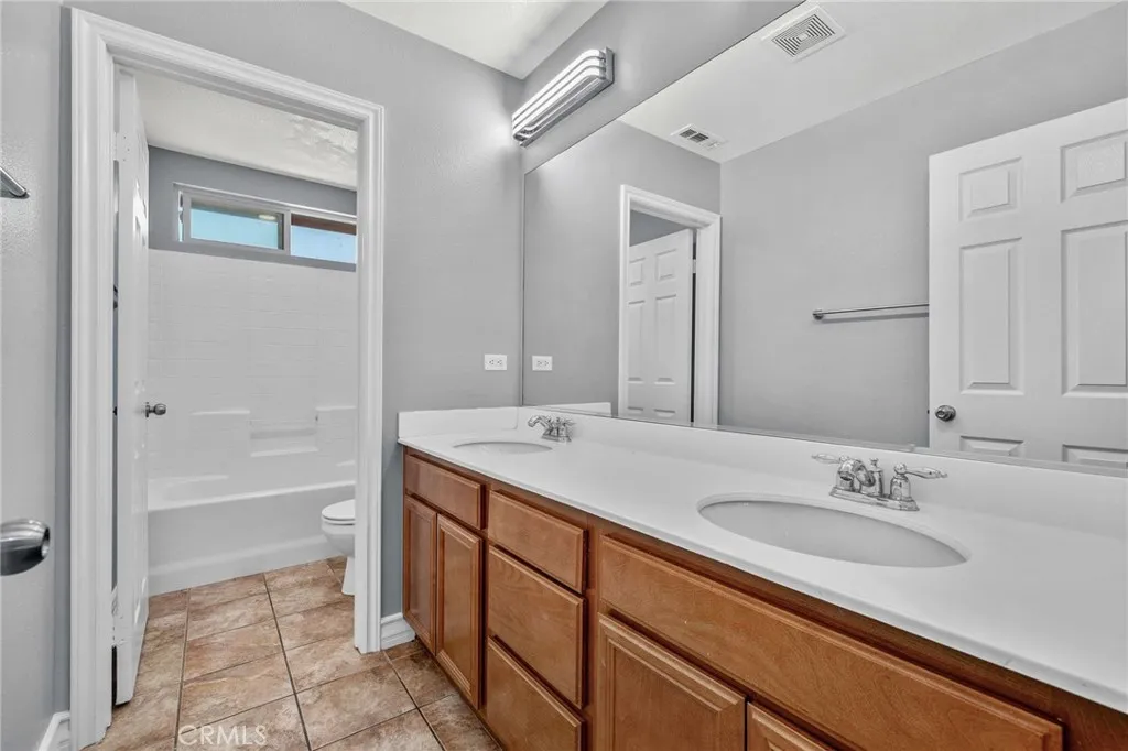 Upstairs hall bath