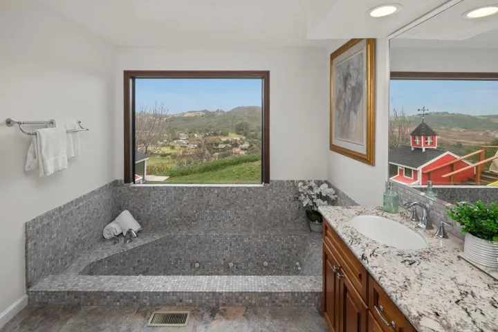 29509 Hoxie Ranch Rd, Vista, California 92084