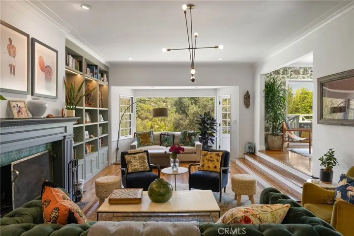 3704 Prestwick, Los Angeles, California 90027