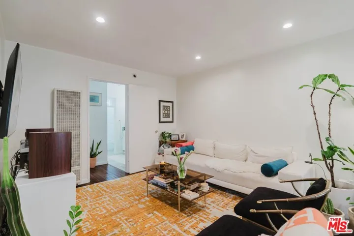 2721 2nd Street 111, Santa Monica, California 90405