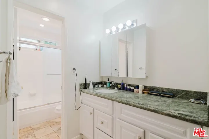 2721 2nd Street 111, Santa Monica, California 90405