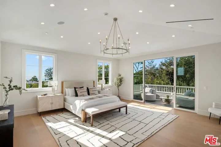 1675 San Remo Drive, Pacific Palisades, California 90272
