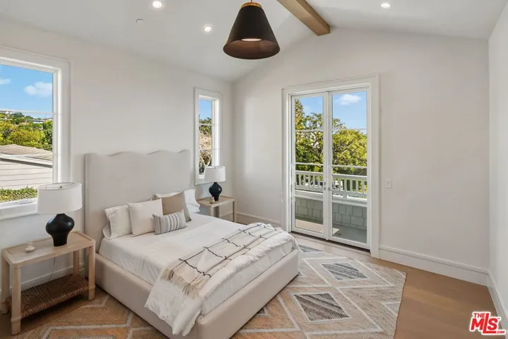 1675 San Remo Drive, Pacific Palisades, California 90272