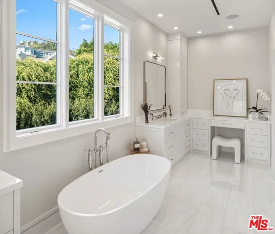 1675 San Remo Drive, Pacific Palisades, California 90272