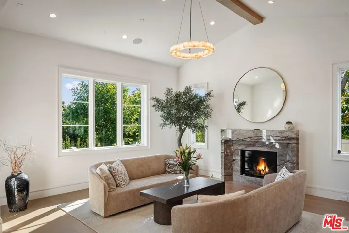1675 San Remo Drive, Pacific Palisades, California 90272