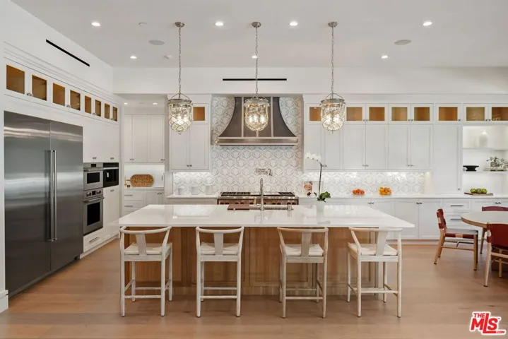1675 San Remo Drive, Pacific Palisades, California 90272