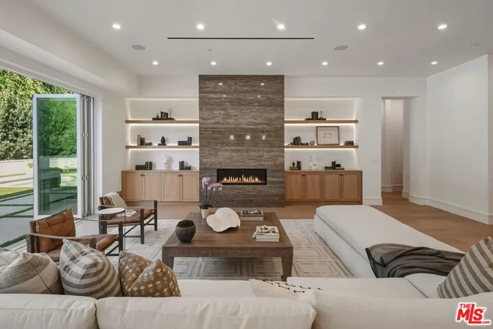 1675 San Remo Drive, Pacific Palisades, California 90272