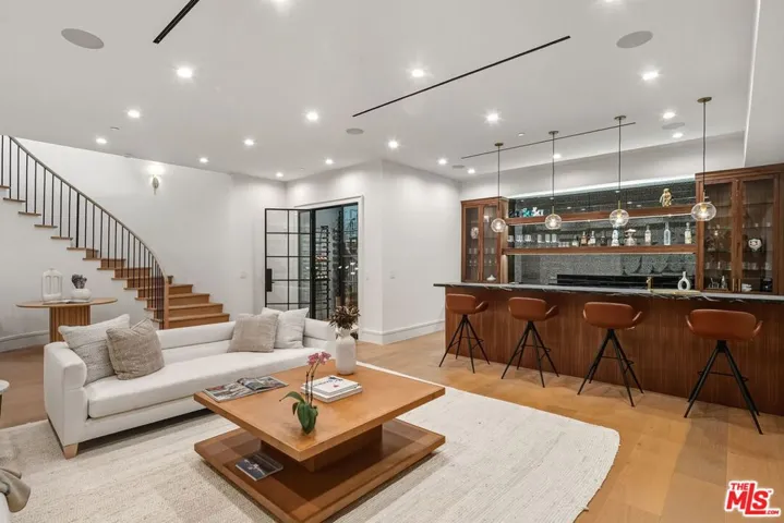 1675 San Remo Drive, Pacific Palisades, California 90272