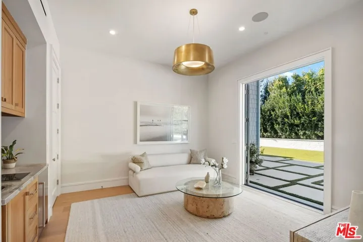 1675 San Remo Drive, Pacific Palisades, California 90272
