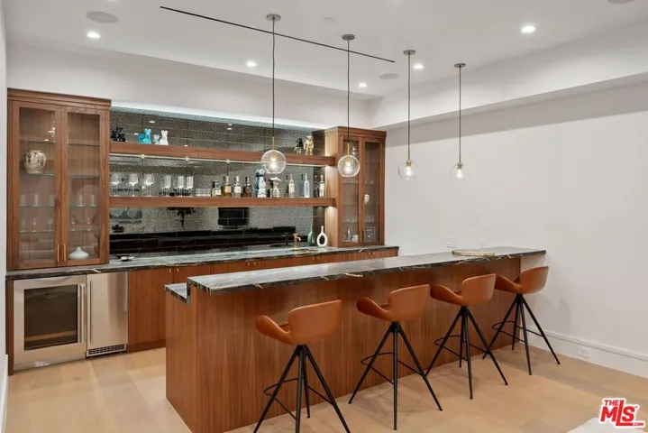 1675 San Remo Drive, Pacific Palisades, California 90272