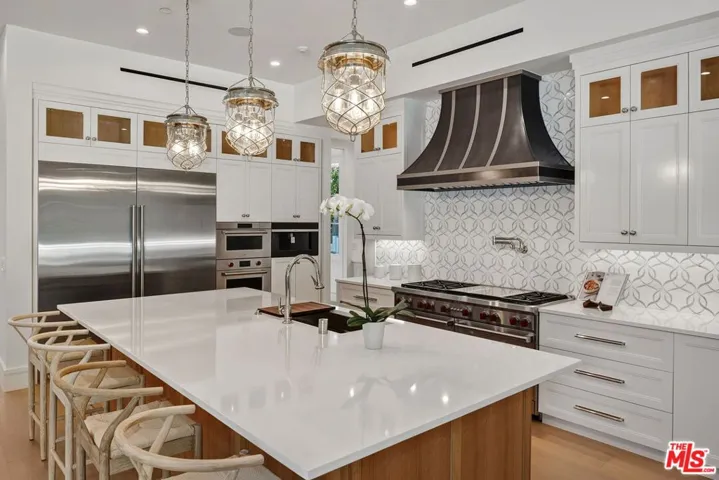 1675 San Remo Drive, Pacific Palisades, California 90272