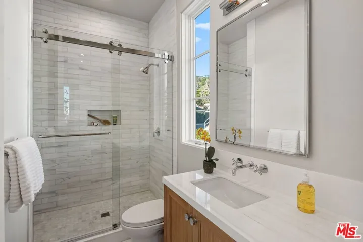 1675 San Remo Drive, Pacific Palisades, California 90272