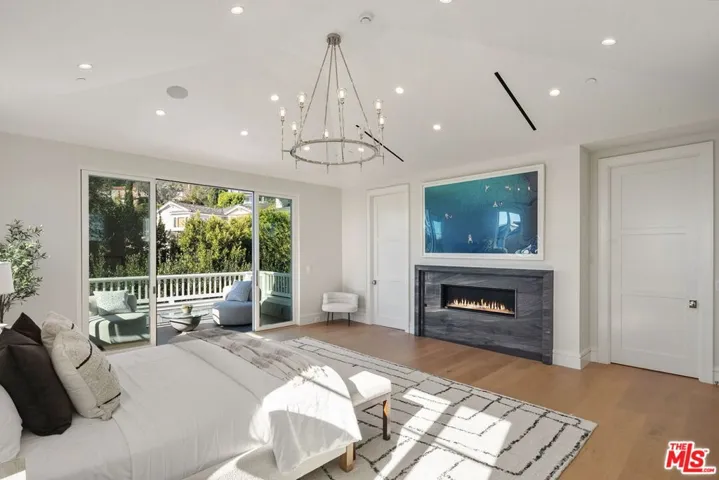 1675 San Remo Drive, Pacific Palisades, California 90272
