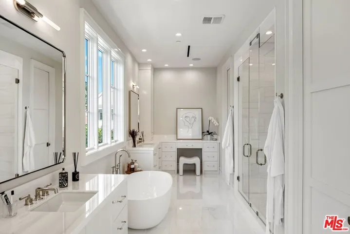 1675 San Remo Drive, Pacific Palisades, California 90272
