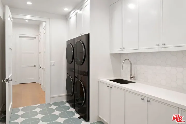 1675 San Remo Drive, Pacific Palisades, California 90272