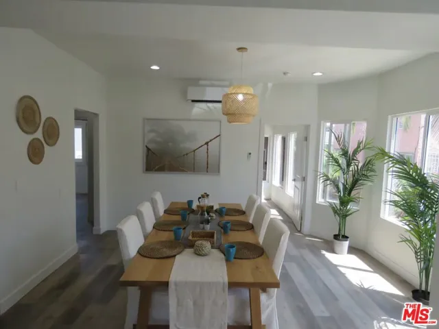 1587 W 35th Place, Los Angeles, California 90018