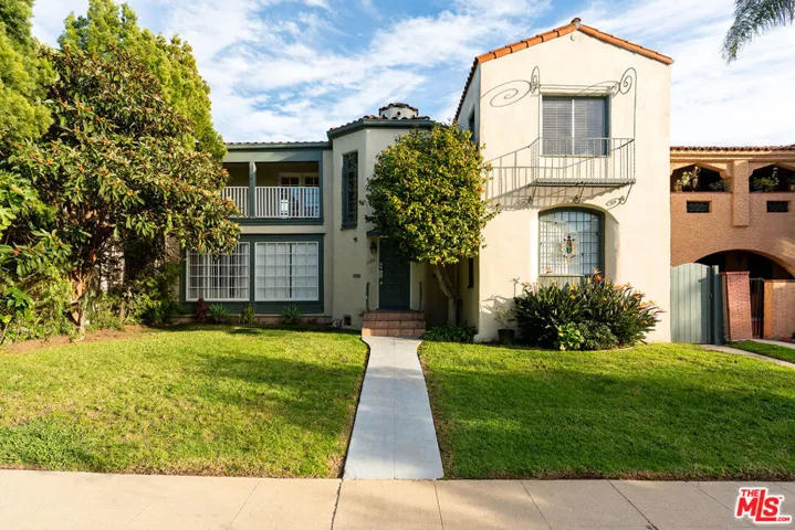 1064 S Hayworth Avenue, Los Angeles, California 90035