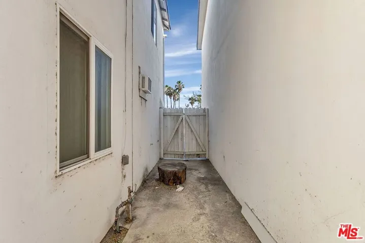 5524 Elmer Avenue 3, North Hollywood, California 91601