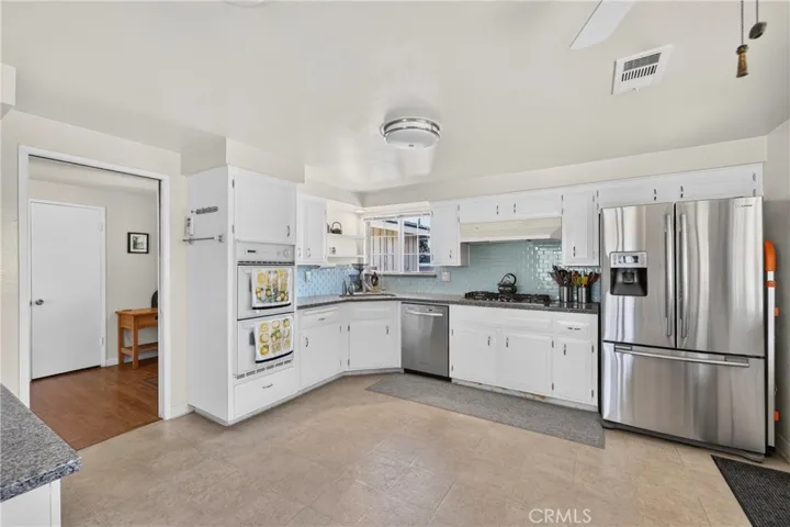 1633 E Clarion, Carson, California 90745