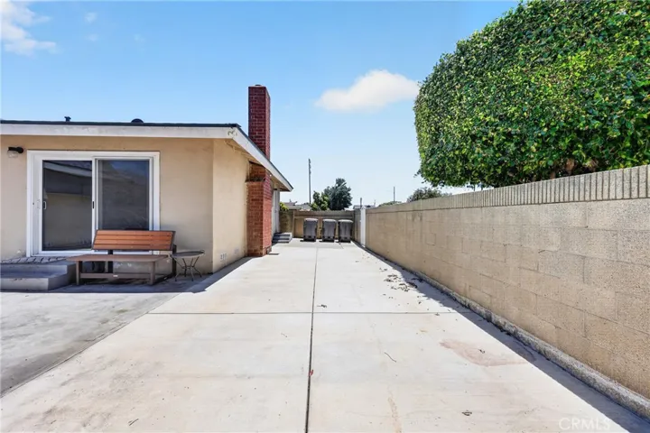 1633 E Clarion, Carson, California 90745