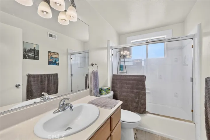 1633 E Clarion, Carson, California 90745