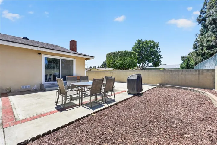 1633 E Clarion, Carson, California 90745