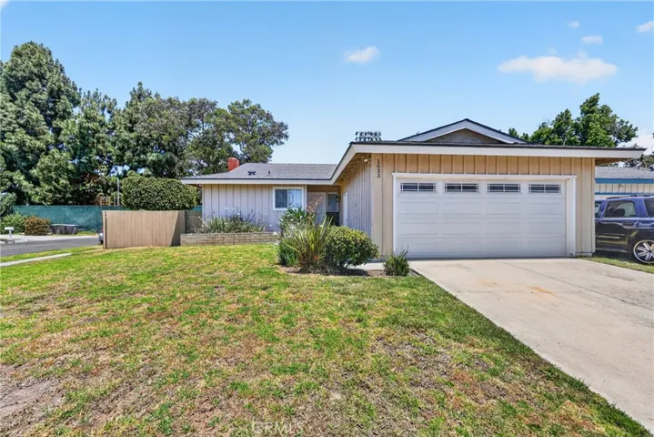 1633 E Clarion, Carson, California 90745