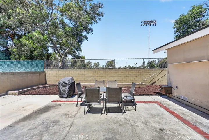 1633 E Clarion, Carson, California 90745