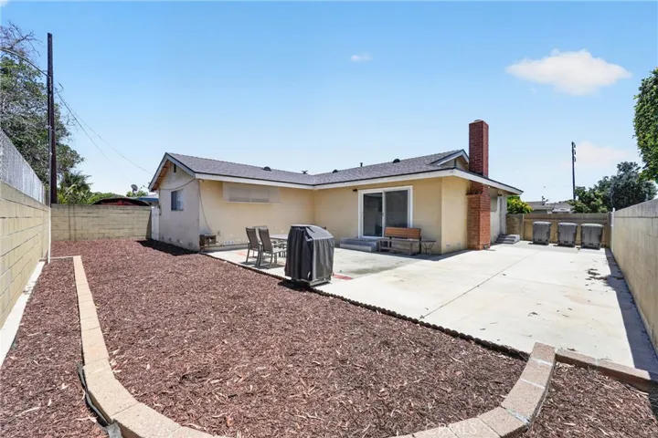 1633 E Clarion, Carson, California 90745