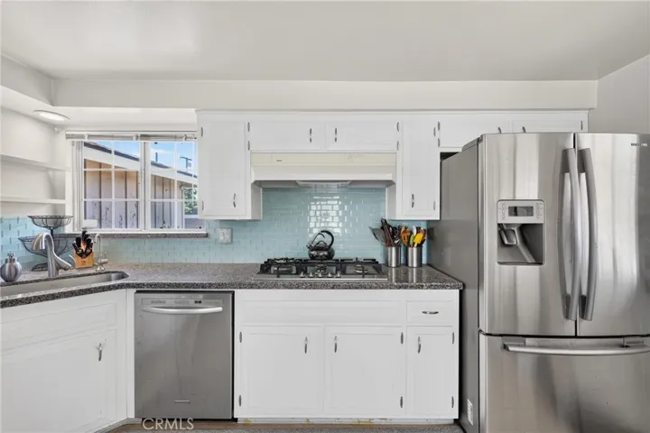 1633 E Clarion, Carson, California 90745