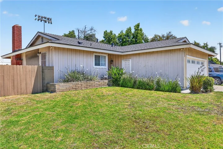 1633 E Clarion, Carson, California 90745